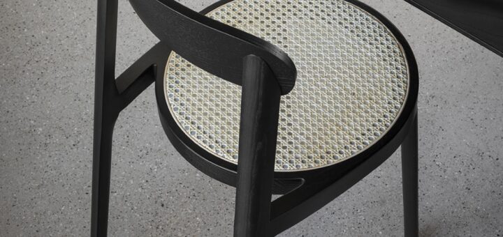 Sedia Miniforms Brulla in frassino nero con seduta in paglia di Vienna