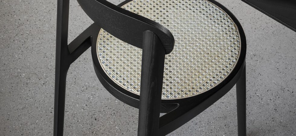 Sedia Miniforms Brulla in frassino nero con seduta in paglia di Vienna