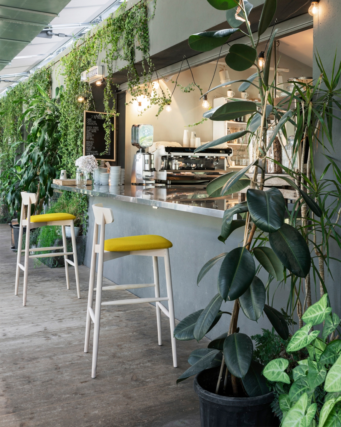Sgabelli Claretta Stool di Miniforms al bancone